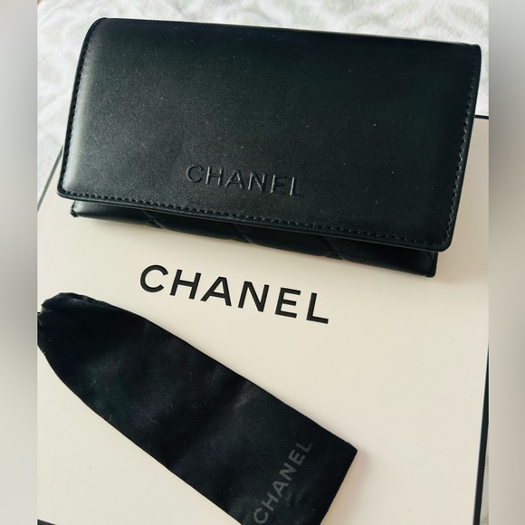 LIKE NEW🖤 CHANEL QUILTED LEATHER BLACK SUNGLASSES CASE - Picture 1 of 11